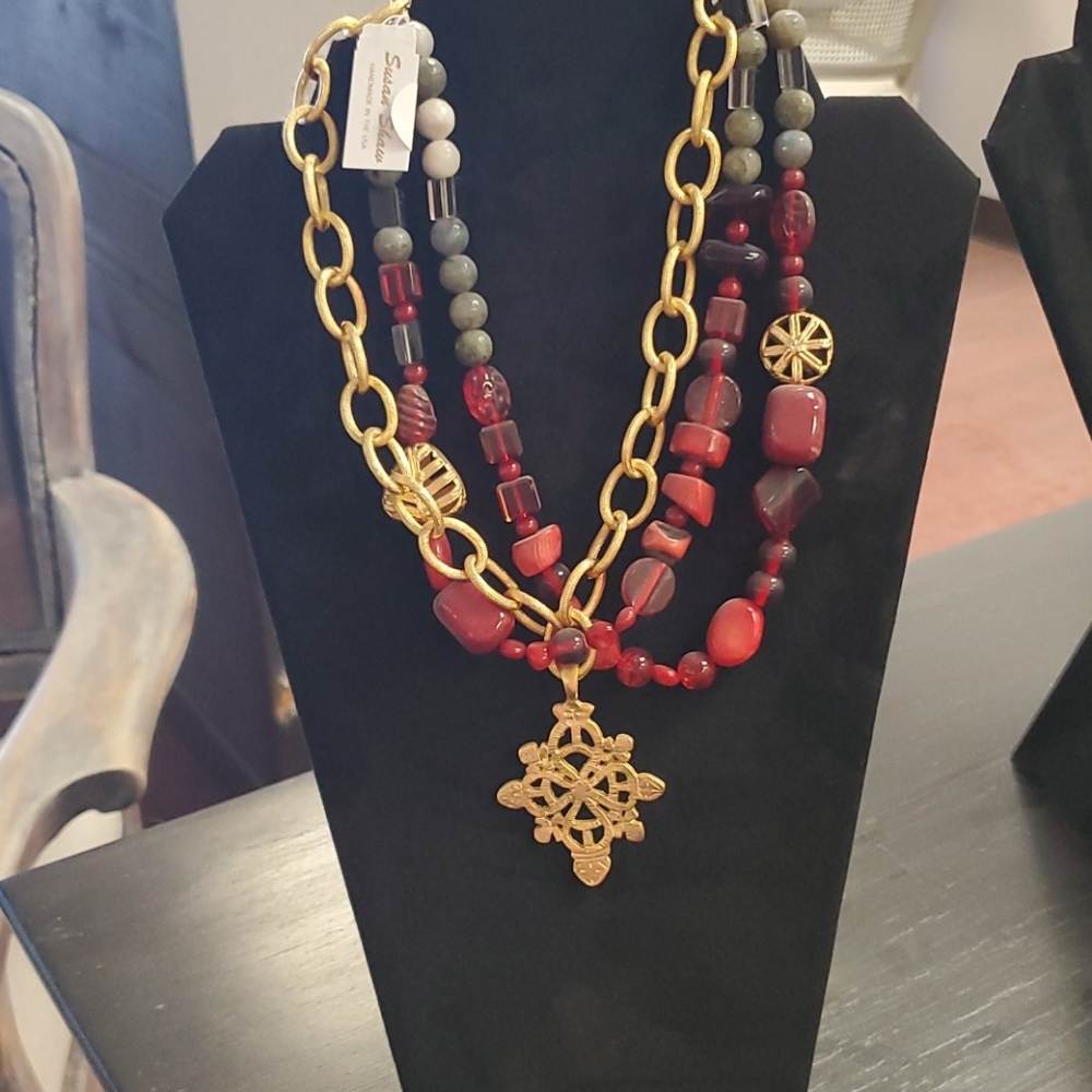 Red, gold and grey Susan shaw necklace